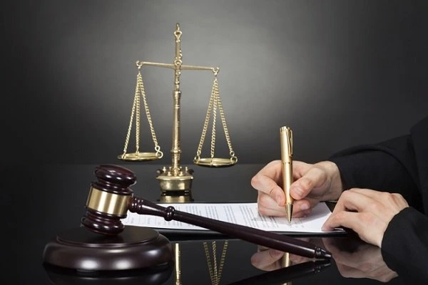 مزایای انتخاب وکیل ارزان