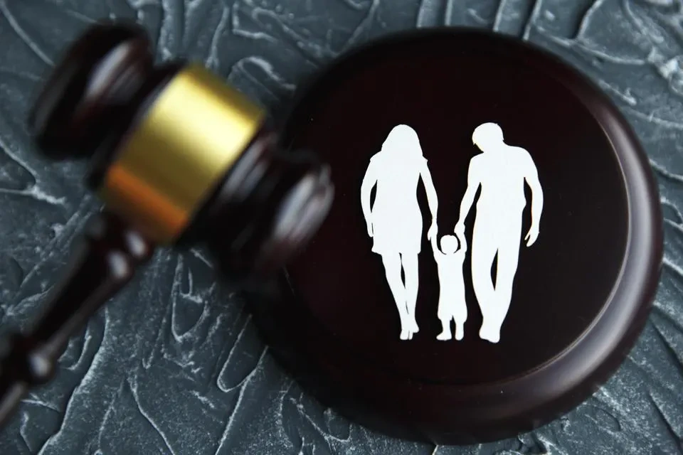 نقش دادگاه در تعیین حضانت فرزند دختر