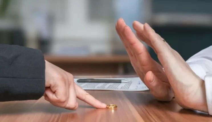 مراحل طلاق زنی که حق طلاق دارد.