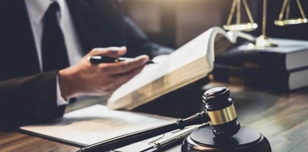 وکیل برای ثبت درخواست طلاق